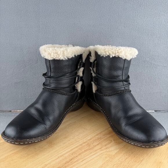 Ugg Caspia Black Leather Winter Boots Shearling Lined Lace Up Women’s Size 8 US - Picture 5 of 8